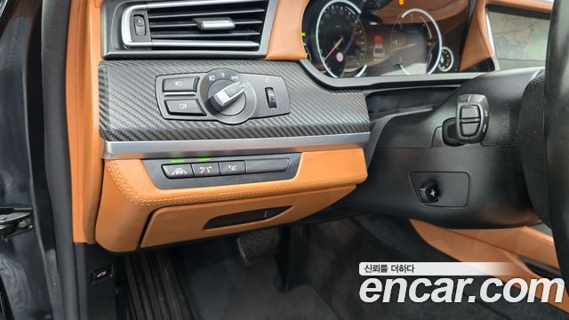 BMW 7-Series 2015 — photo 17