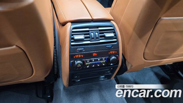 BMW 7-Series 2015 — photo 18