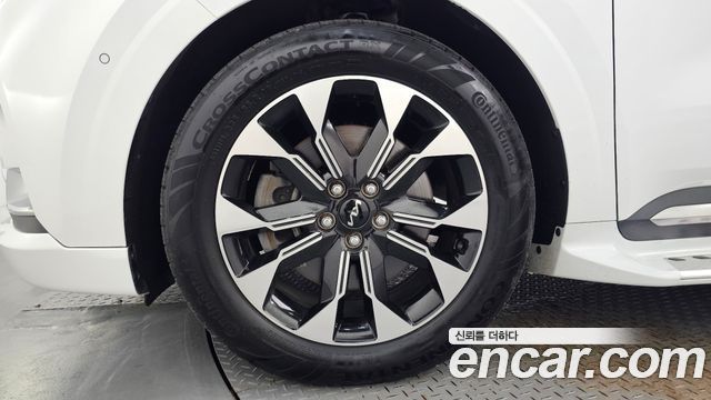 Kia Canival 2023 — photo 5