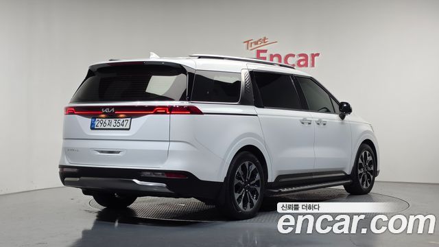 Kia Canival 2023 — photo 2