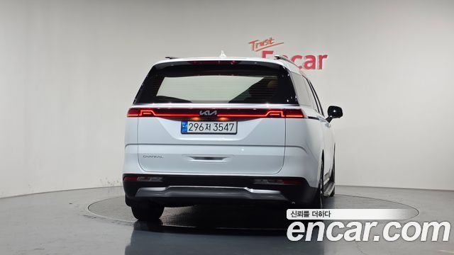Kia Canival 2023 — photo 4