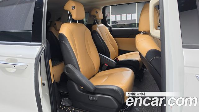 Kia Canival 2023 — photo 17
