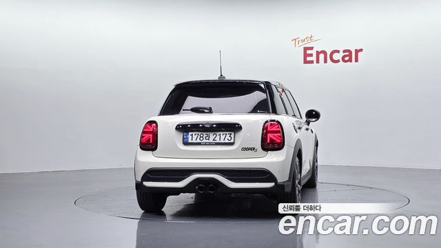 Mini Cooper 2022 — photo 4