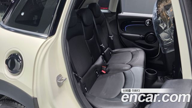 Mini Cooper 2022 — photo 17