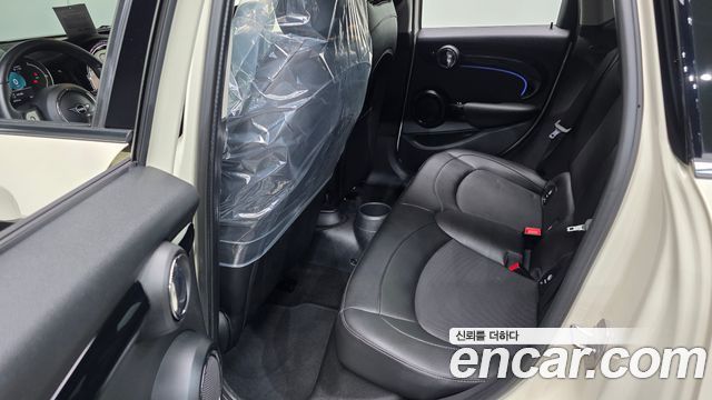 Mini Cooper 2022 — photo 18