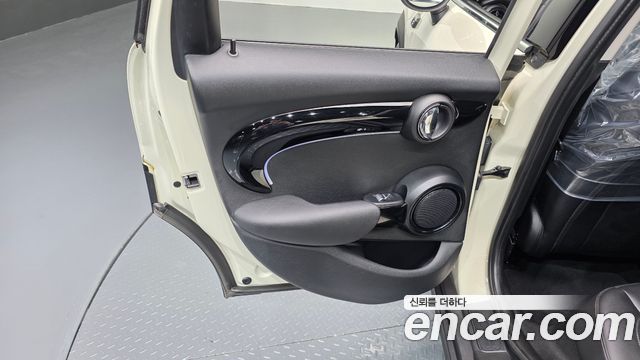 Mini Cooper 2022 — photo 15