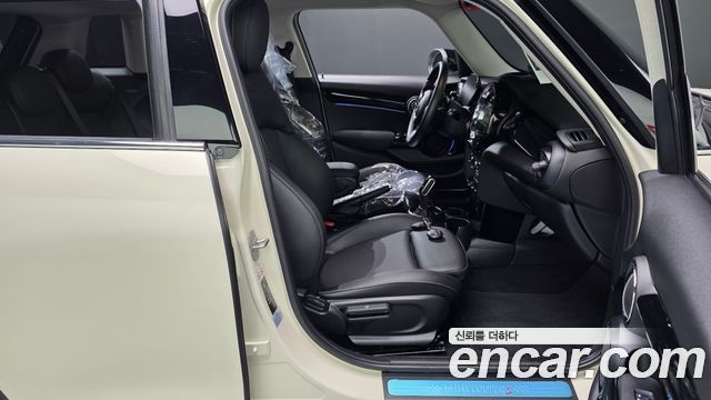 Mini Cooper 2022 — photo 16