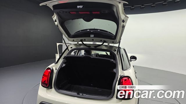 Mini Cooper 2022 — photo 32