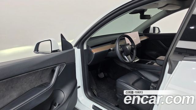 Tesla Model Y 2022 — photo 13