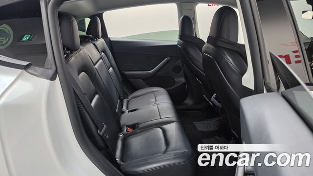 Tesla Model Y 2022 — photo 17