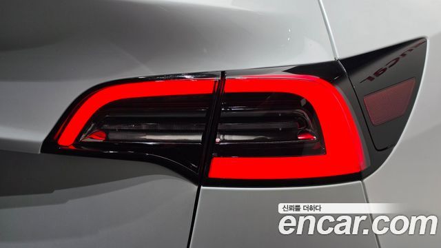 Tesla Model Y 2022 — photo 9