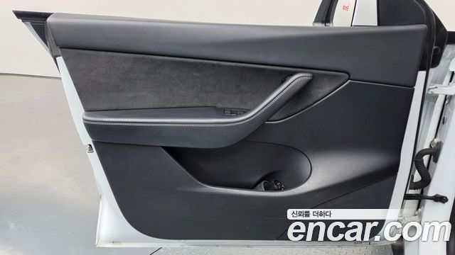 Tesla Model Y 2022 — photo 14
