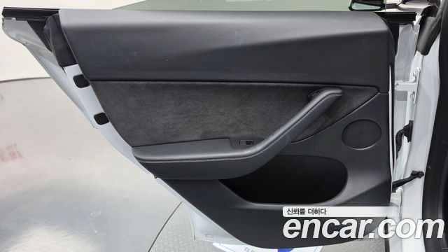 Tesla Model Y 2022 — photo 15
