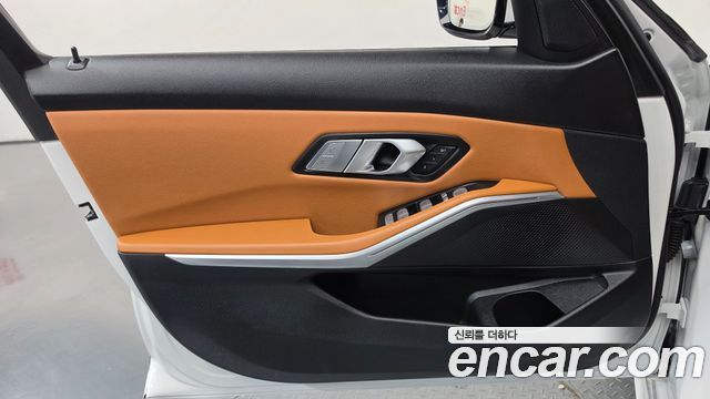 BMW 3-Series 2025 — photo 12