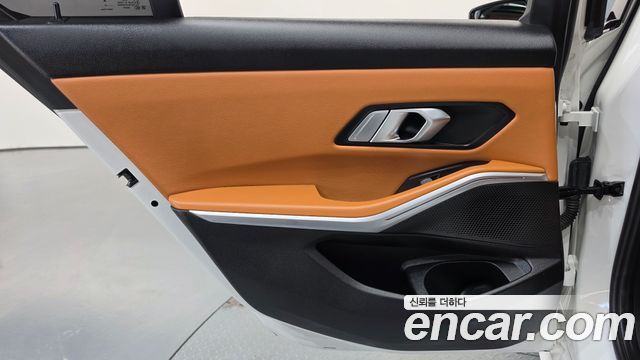 BMW 3-Series 2025 — photo 14