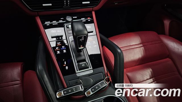 Porsche Cayenne 2019 — photo 12