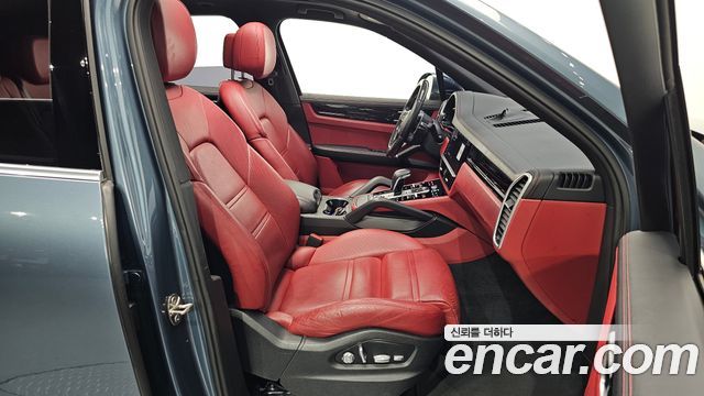 Porsche Cayenne 2019 — photo 16