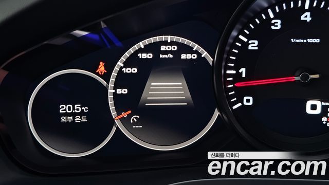 Porsche Cayenne 2019 — photo 31