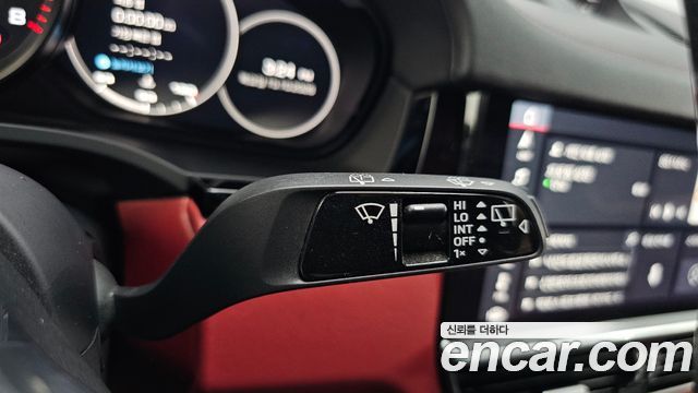 Porsche Cayenne 2019 — photo 34