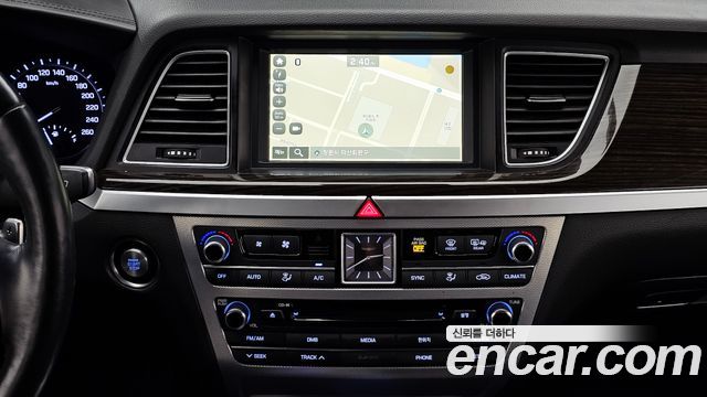 Genesis G80 2017 — photo 20