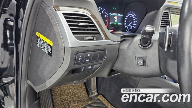 Genesis G80 2017 — photo 23