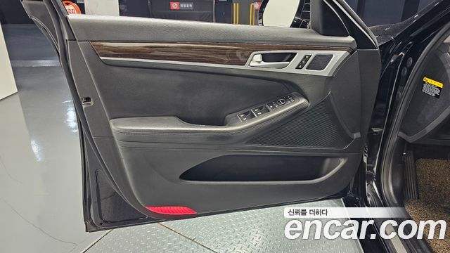 Genesis G80 2017 — photo 14