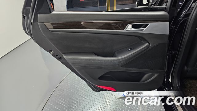 Genesis G80 2017 — photo 15