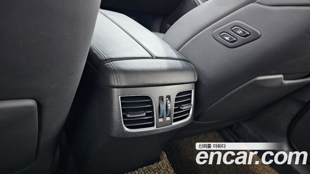 Genesis G80 2017 — photo 29