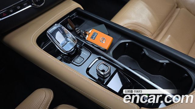 Volvo XC90 2023 — photo 12