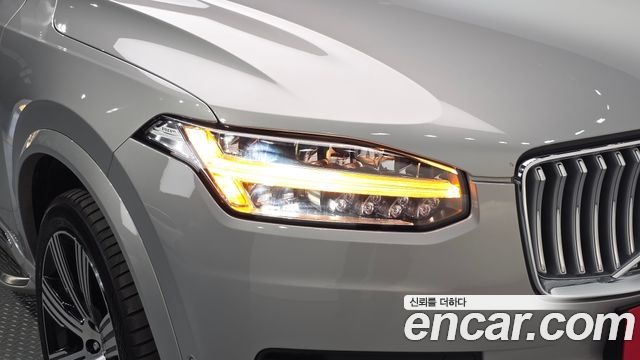 Volvo XC90 2023 — photo 8