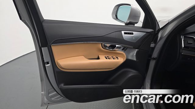 Volvo XC90 2023 — photo 14
