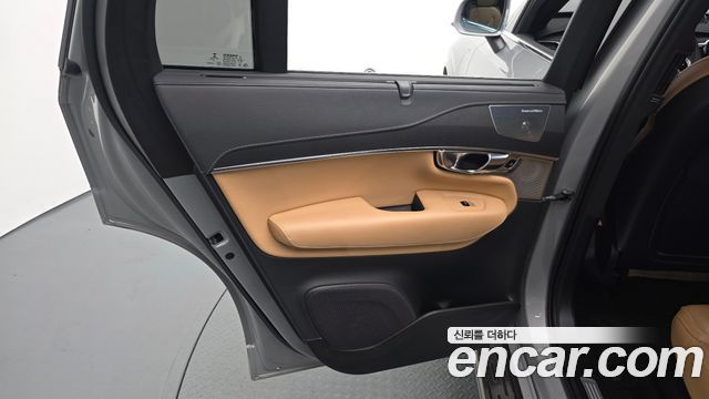 Volvo XC90 2023 — photo 15