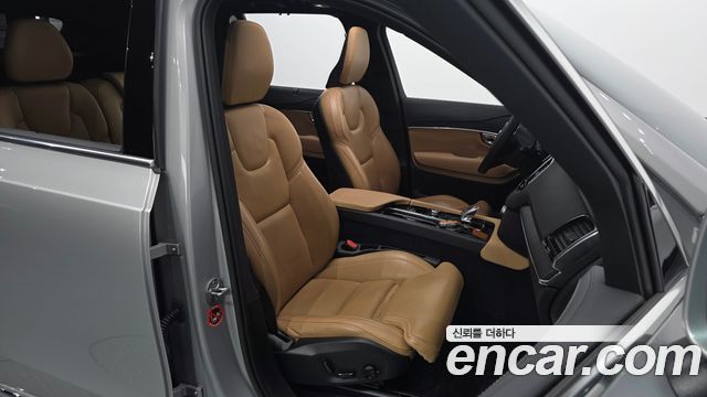 Volvo XC90 2023 — photo 16