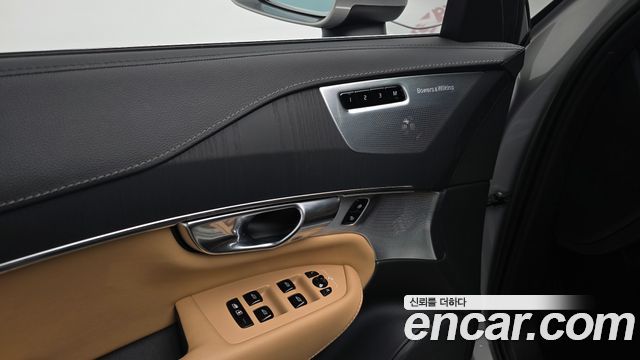 Volvo XC90 2023 — photo 28