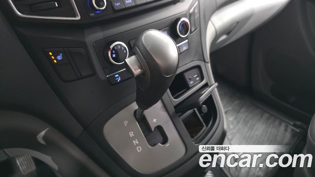 Hyundai Starex 2017 — photo 12