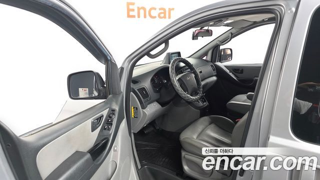 Hyundai Starex 2017 — photo 13
