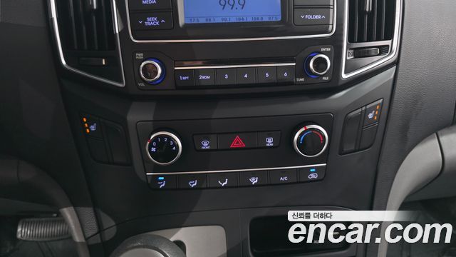 Hyundai Starex 2017 — photo 23