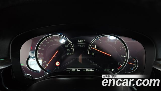 BMW 5-Series 2018 — photo 8