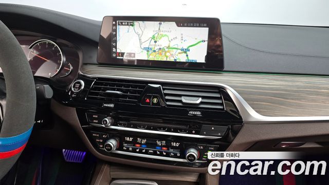 BMW 5-Series 2018 — photo 13