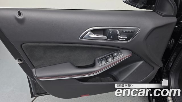 Mercedes-Benz A-Class 2018 — photo 14