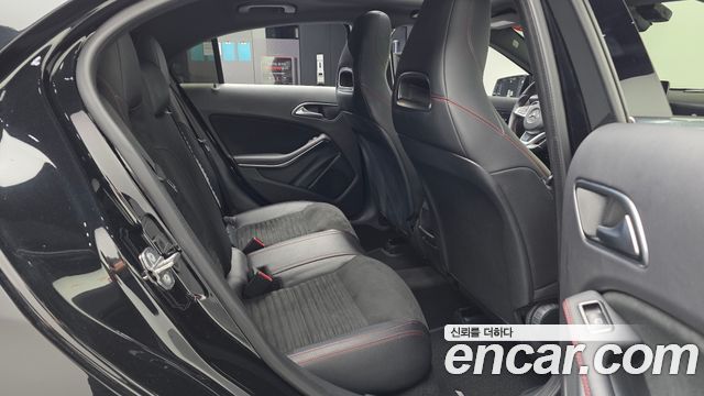 Mercedes-Benz A-Class 2018 — photo 16