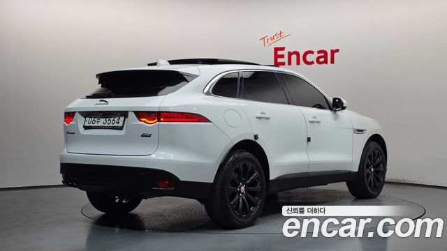 Jaguar F-PACE 2018 — photo 2