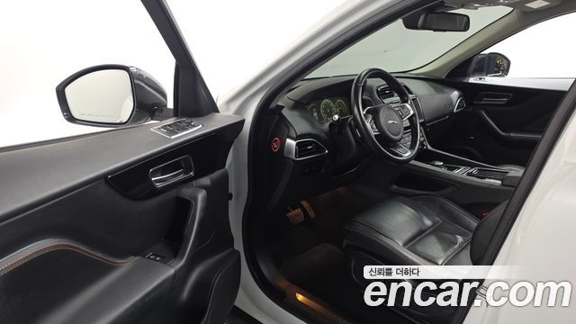 Jaguar F-PACE 2018 — photo 10