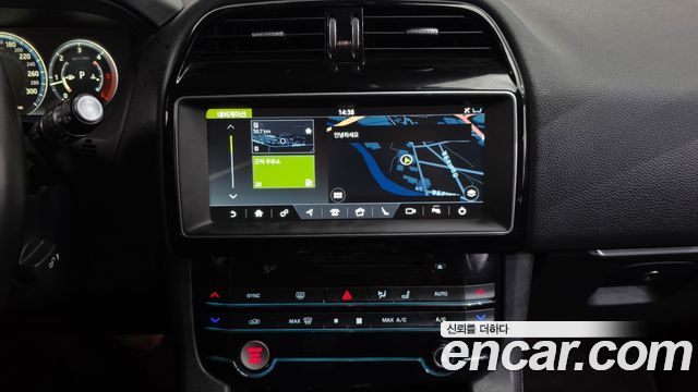 Jaguar F-PACE 2018 — photo 14