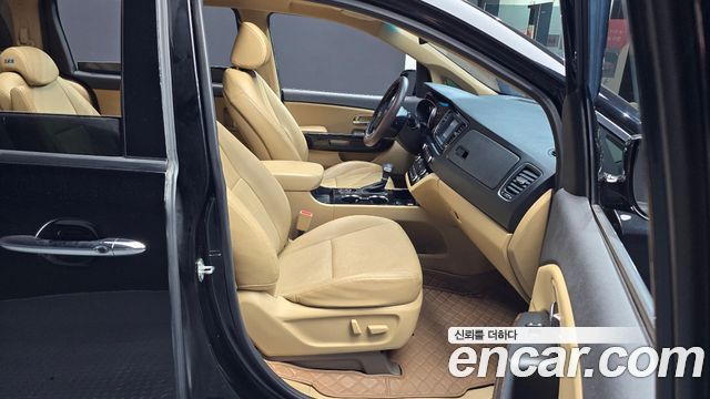 Kia Canival 2020 — photo 11