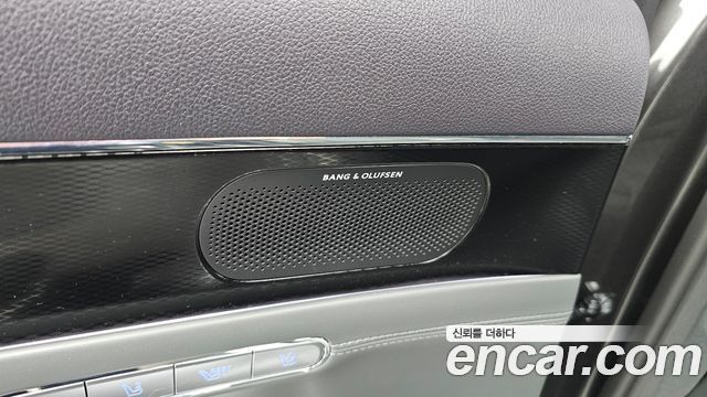 Genesis G90 2022 — photo 40