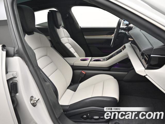 Porsche Taycan 2025 — photo 10