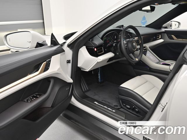 Porsche Taycan 2025 — photo 11