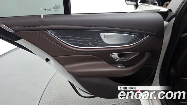 Mercedes-Benz CLS-Class 2020 — photo 15