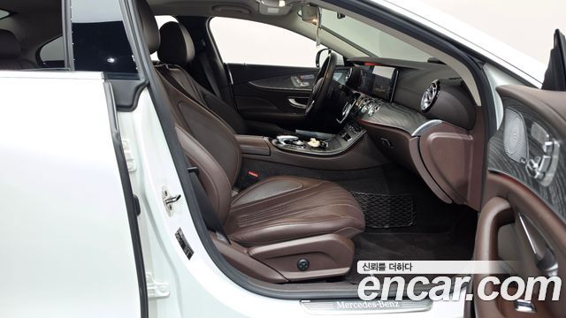 Mercedes-Benz CLS-Class 2020 — photo 16